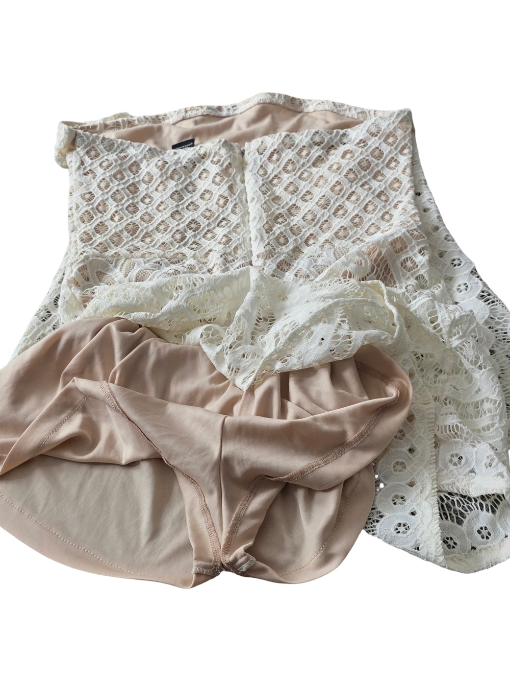privy White Lace High-Waist Off-Shoulder Shorts Romper - Picture 6 of 9